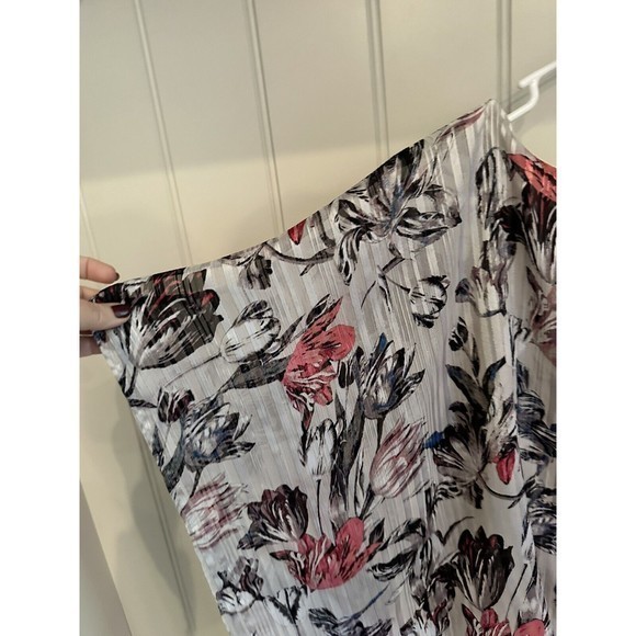 Jennifer Lopez JLo Floral Blouse,‎ Peek-a-boo Shoulder, Women's Size Medium - Picture 4 of 5